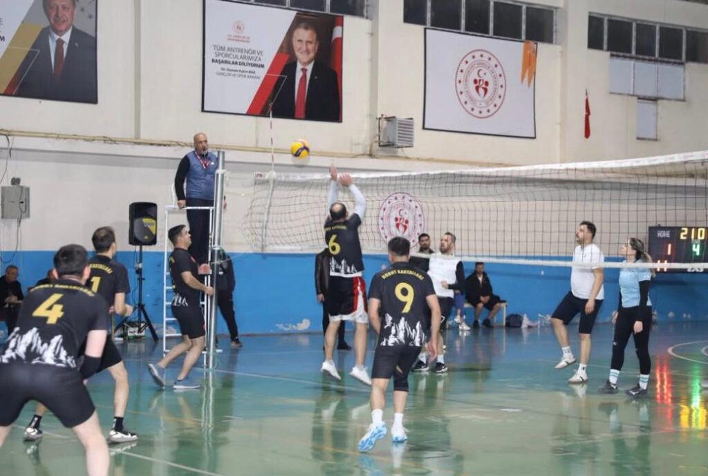 Şemdinli’de Kaymakamlık Kupası Voleybol Turnuvası Sona Erdi