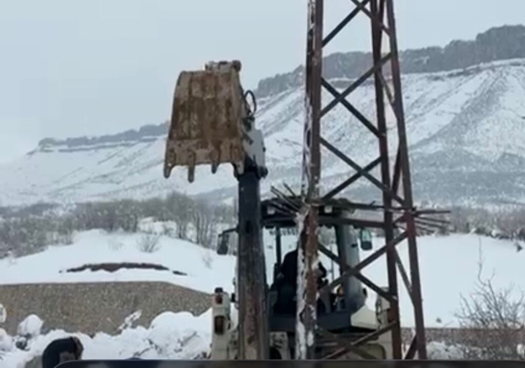 Derecik’te Kar Hayatı Felç Etti: Elektrik Kesintileri 4. Gününde