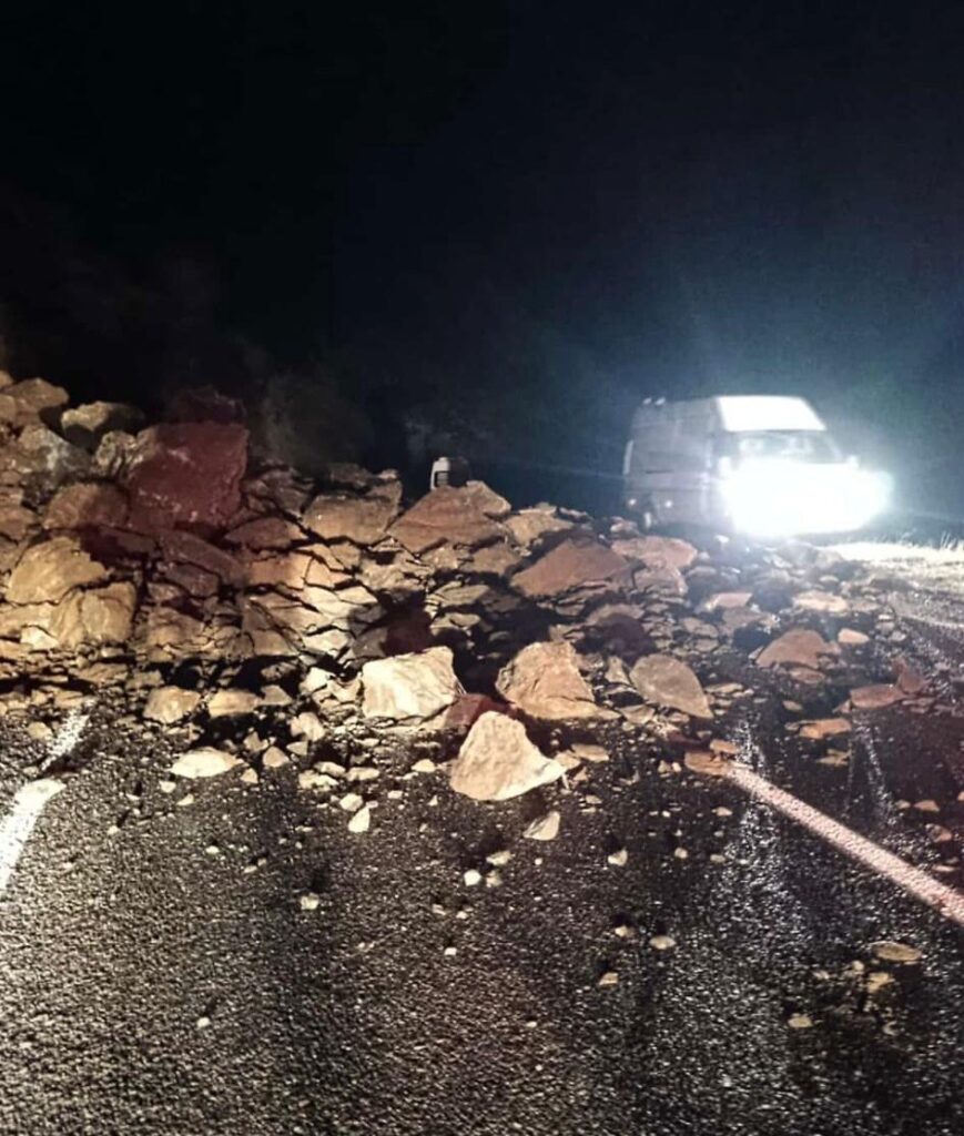 Başkan Tekin, Hakkari’de yağışlı havalarda kaya düşmesi endişelendiriyor