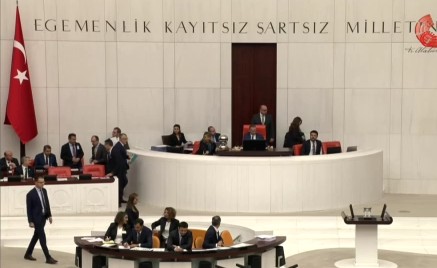 Bakan Işıkhan: “Asgari ücret miktarının çalışanlarımızın gelirlerini enflasyona ezdirmeyecek şekilde belirlenmesi için çalışmalarımızı sürdüreceğiz”