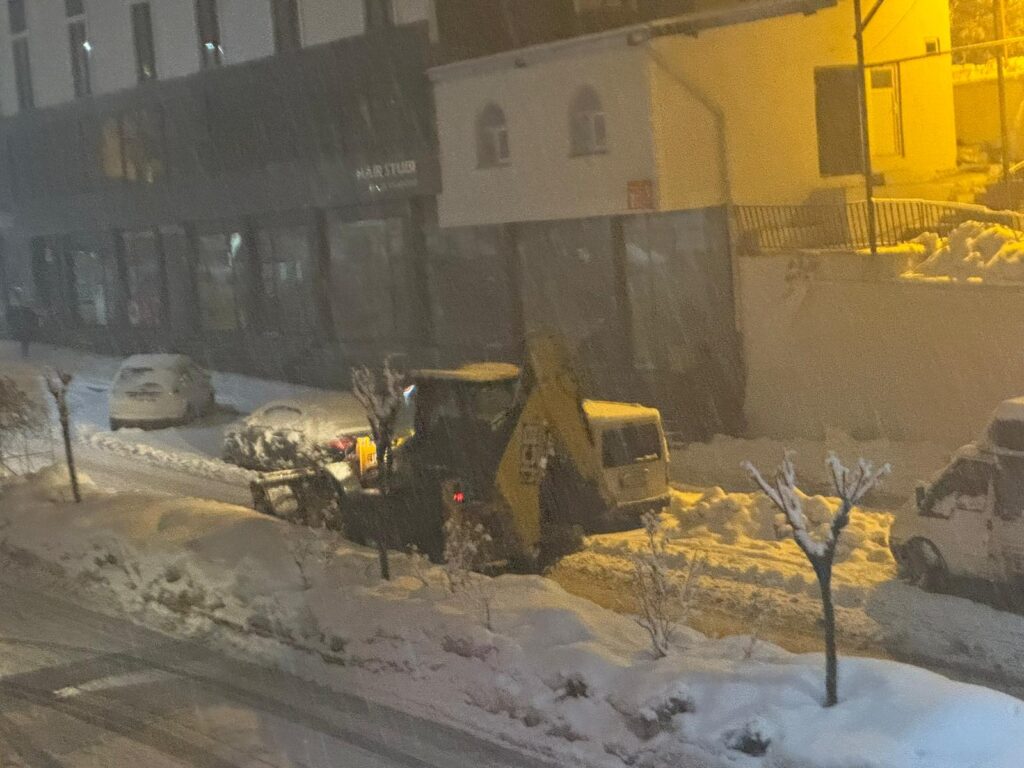 Şemdinli’de Kar Yağışı Hayatı Olumsuz Etkiliyor