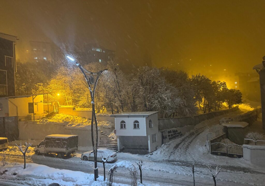 Şemdinli Kaymakamlığı Çığ Tehlikesine Karşı vatandaşları uyardı
