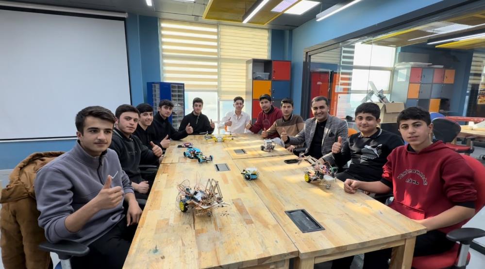 Yüksekova’da ilk robotik takımı ‘Bezoar’ İstanbul yolcusu
