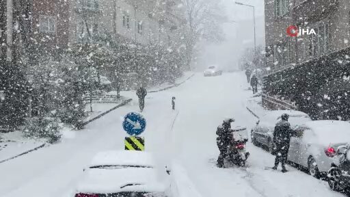 İstanbul’da kar yağışı, araçlar güçlükle ilerledi