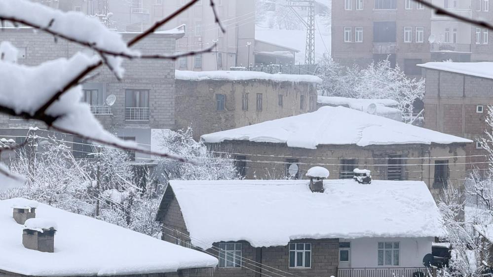 Hakkari’de 160 yerleşim yolu ulaşıma kapandı