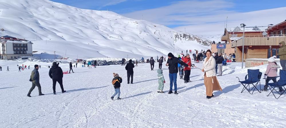 Soğuk hava kayak keyfini gölgede bıraktı