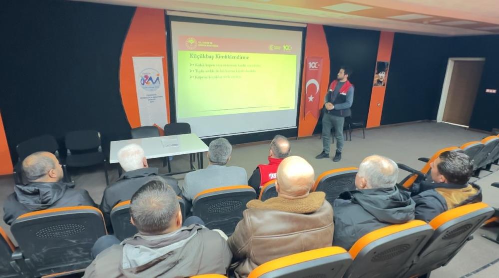 Yüksekova’da hayvan nakliyecileri ve celeplere ‘refah’ eğitimi
