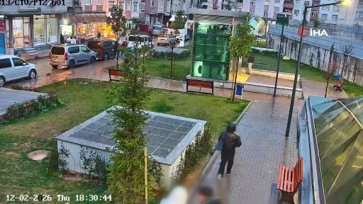 İstanbul’da metro çıkışında dehşet, yardım etmek istedi, 6 yerinden bıçaklandı