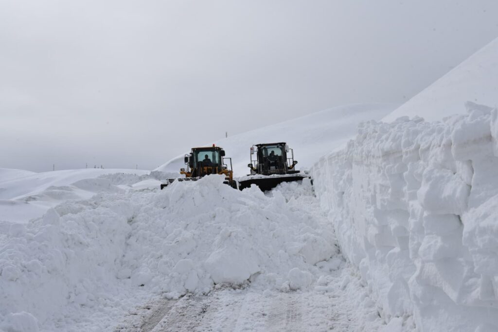 Hakkari’de 143 Yerleşim Yerinin Yolu Ulaşıma Açıldı