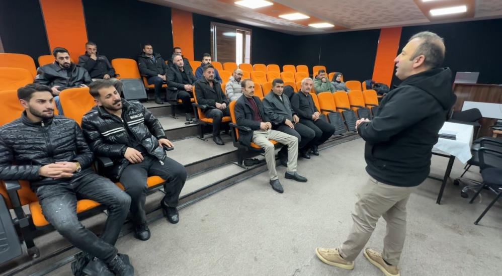 Yüksekova’da 98 yetiştiriciye “sürü yönetimi” eğitimi verildi