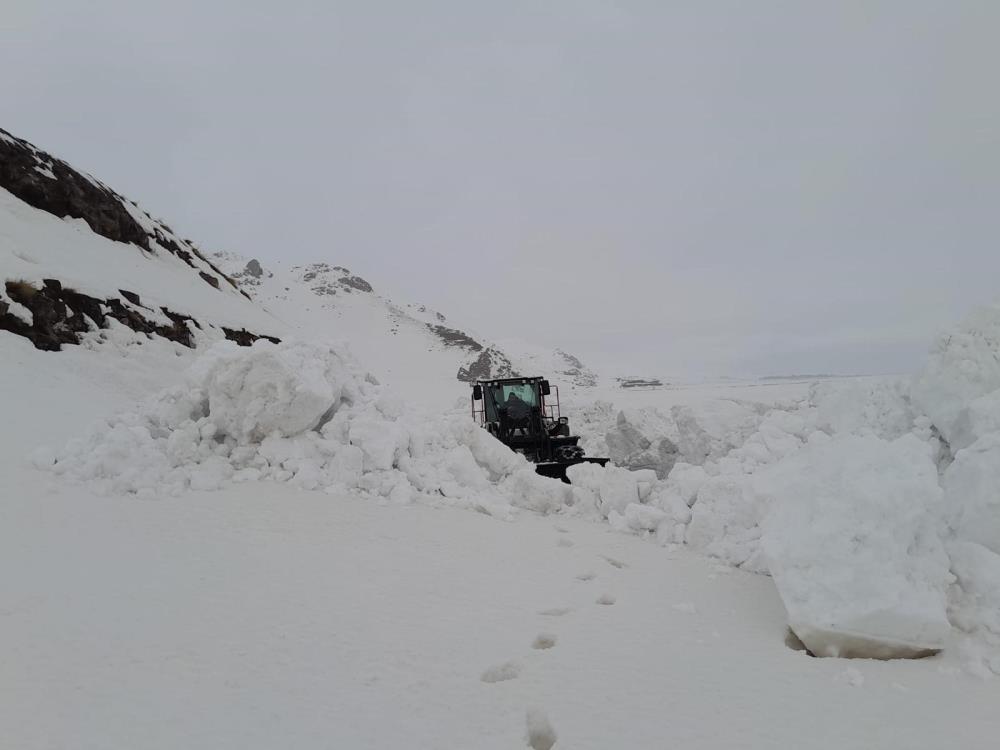 Hakkari’de 19 köy ve 38 mezra yolu ulaşıma açıldı