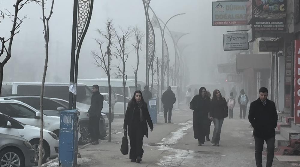 Yüksekova’da yoğun sis ulaşımı olumsuz etkiledi