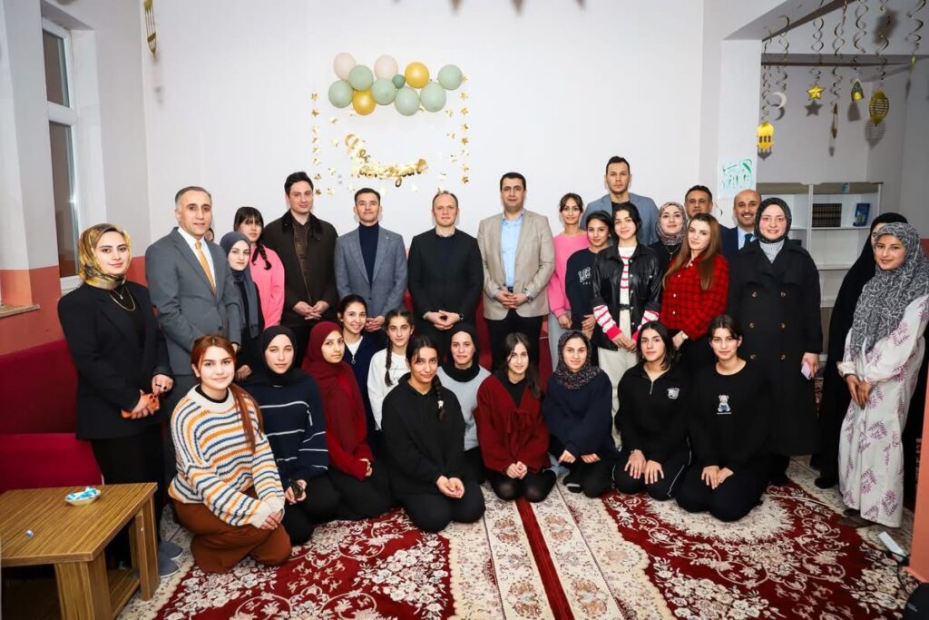Şemdinli’de Öğrencilerle Anlamlı İftar Buluşması