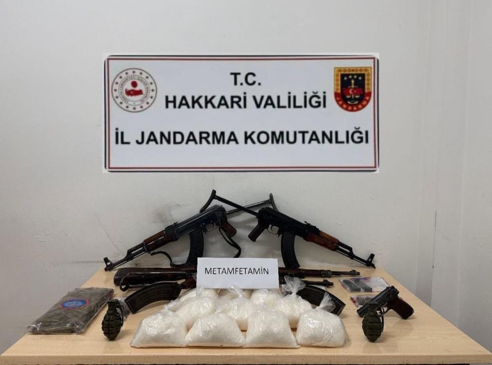 Çukurca’da uyuşturucu ve silah ele geçirildi