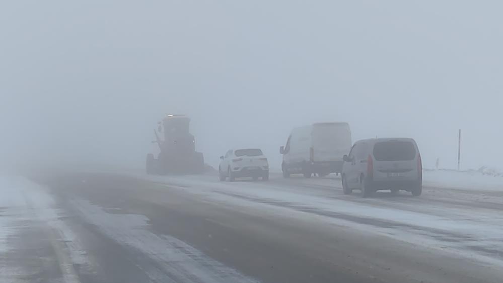 Van’da 40 yerleşim yerinin yolu kapalı