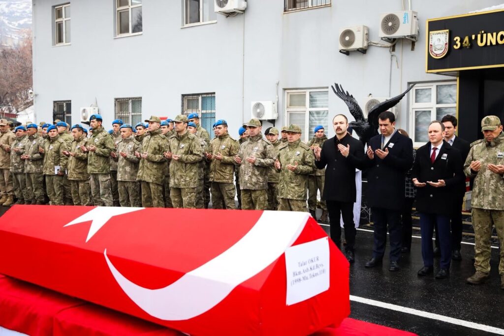 Şemdinli’de şehit için tören düzenlendi