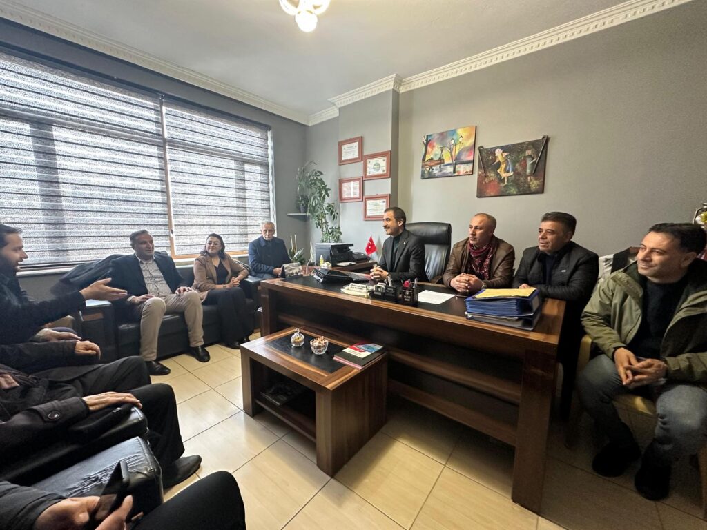 DEM Parti’den Şemdinli Esnaf ve Sanatkârlar Odası’na Ziyaret