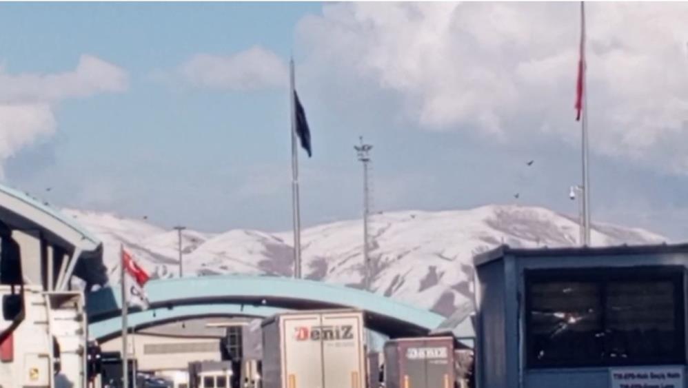 İran sınırındaki Esendere Sınır Kapısı’nda geçişlere kısıtlama getirildi