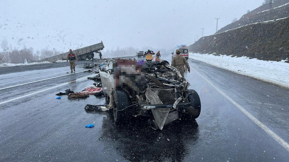 Tatvan’da feci kaza: 2 ölü, 5 yaralı