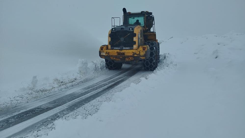 Hakkari’de 13 köy ve 32 mezra yolu ulaşıma kapandı
