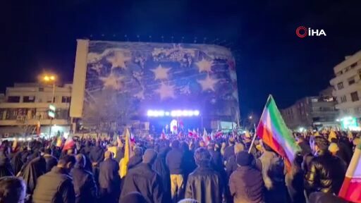 İran’da yüz binler İsrail-ABD saldırılarını protesto için meydanlara indi