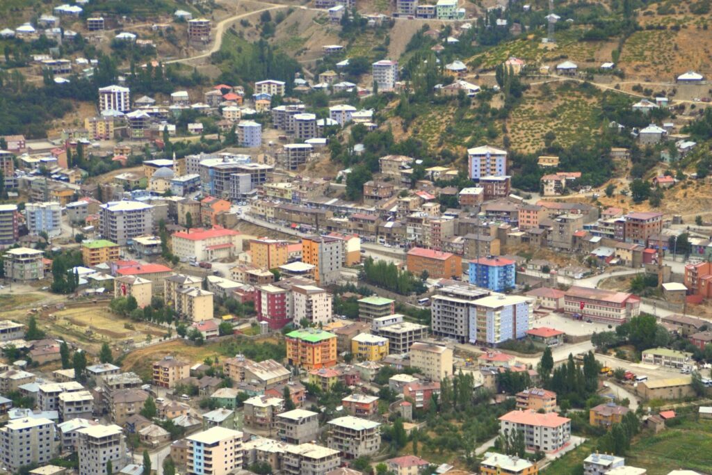 Şemdinli’de 6 Arsa İhale ile Satışa Çıkıyor