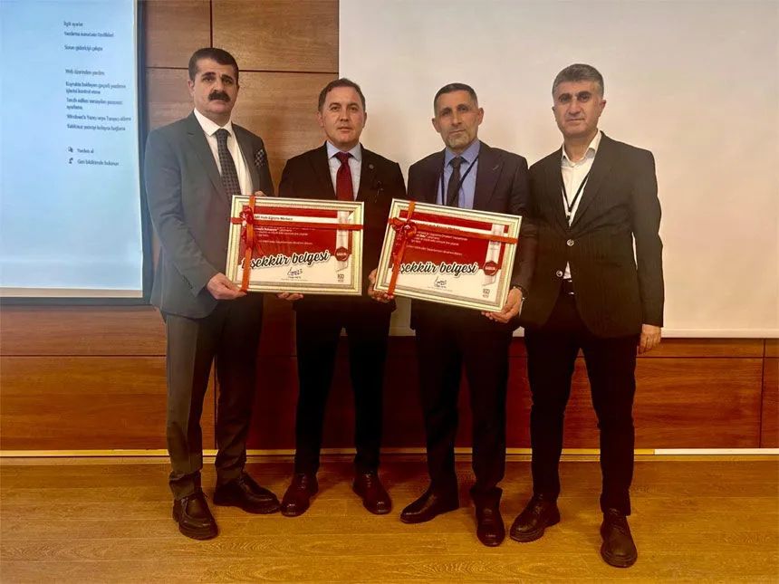 Hakkâri ve Şemdinli Halk Eğitim Merkezlerine Ayvalık’ta Ödül