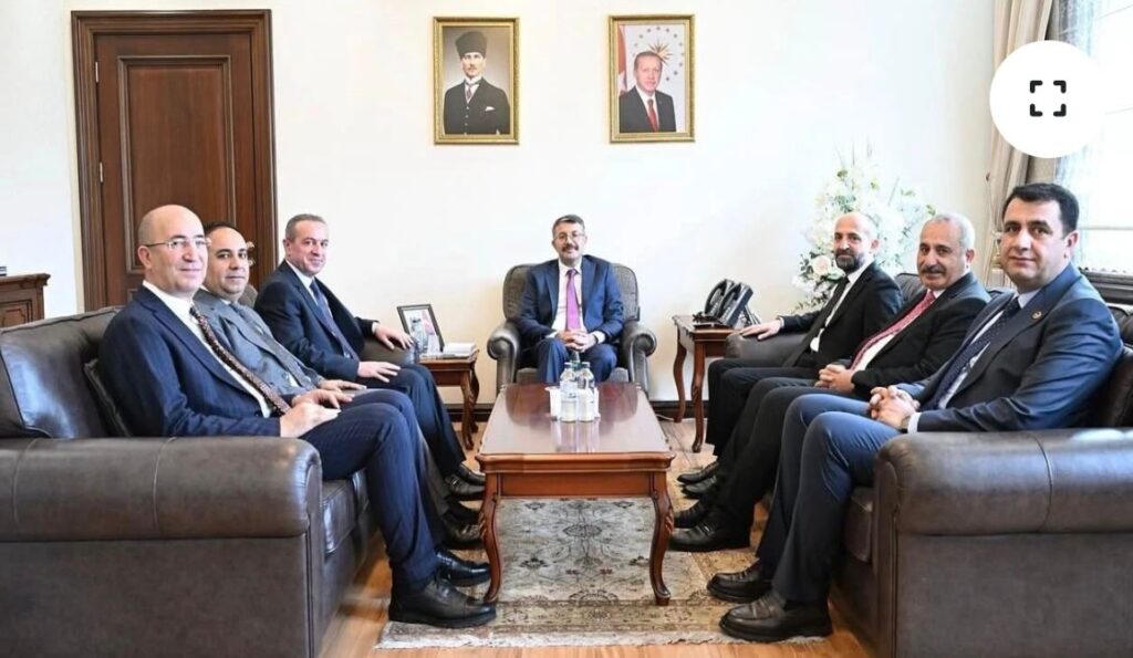Hakkari Belediye Başkanlarından Bakan Yardımcısı Ali Çelik’e Ziyaret