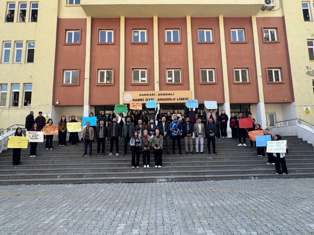 Sabri Özel Anadolu Lisesi öğrencilerinden Farkındalık Etkinliği