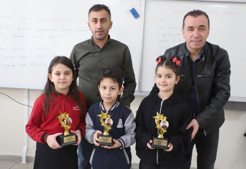 Hakkari’de öğrencilerin başarısı kupayla taçlandı