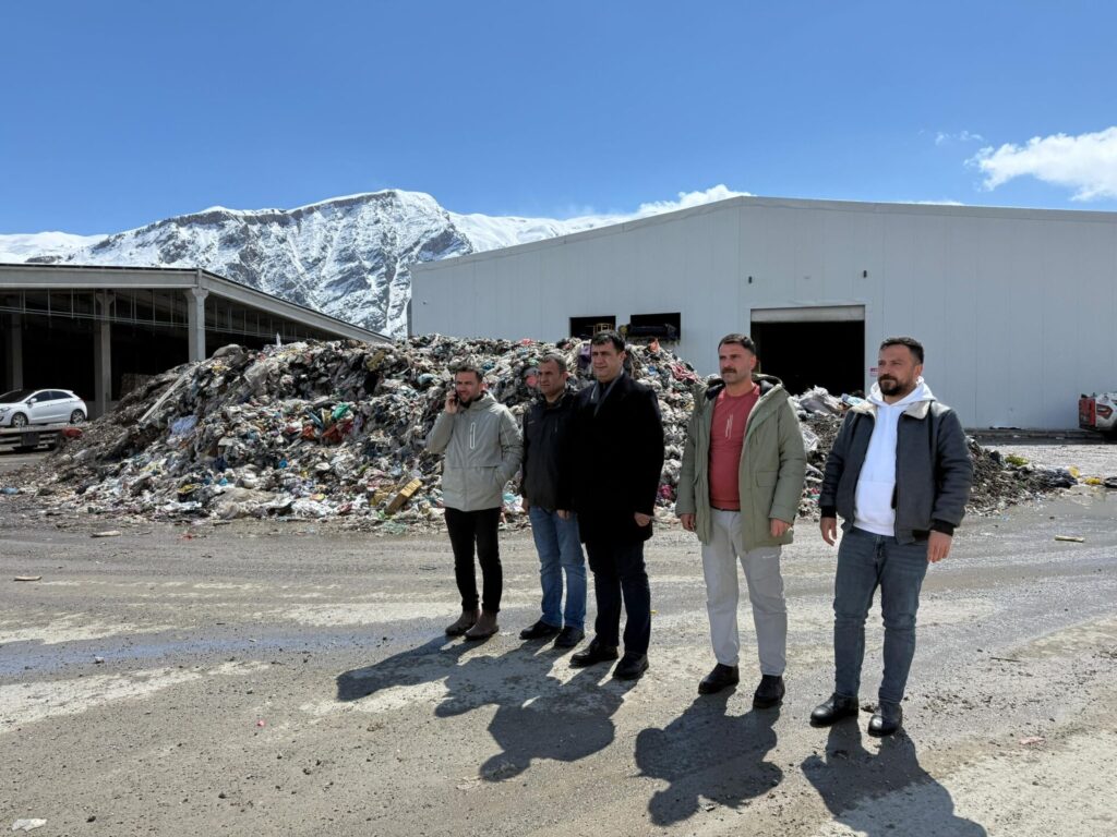 HAKKARİ ENTEGRE KATI ATIK TESİSİNDE HEYELAN: 2 MİLYON METREKÜP TOPRAK KAYDI, TESİS GEÇİCİ OLARAK DURDURULDU