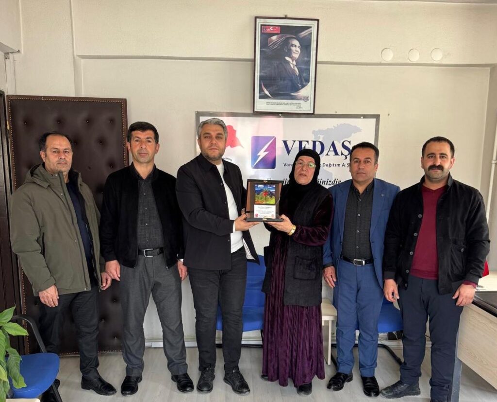 Şemdinli’de VEDAŞ Ekiplerine Muhtarlardan Anlamlı Ziyaret