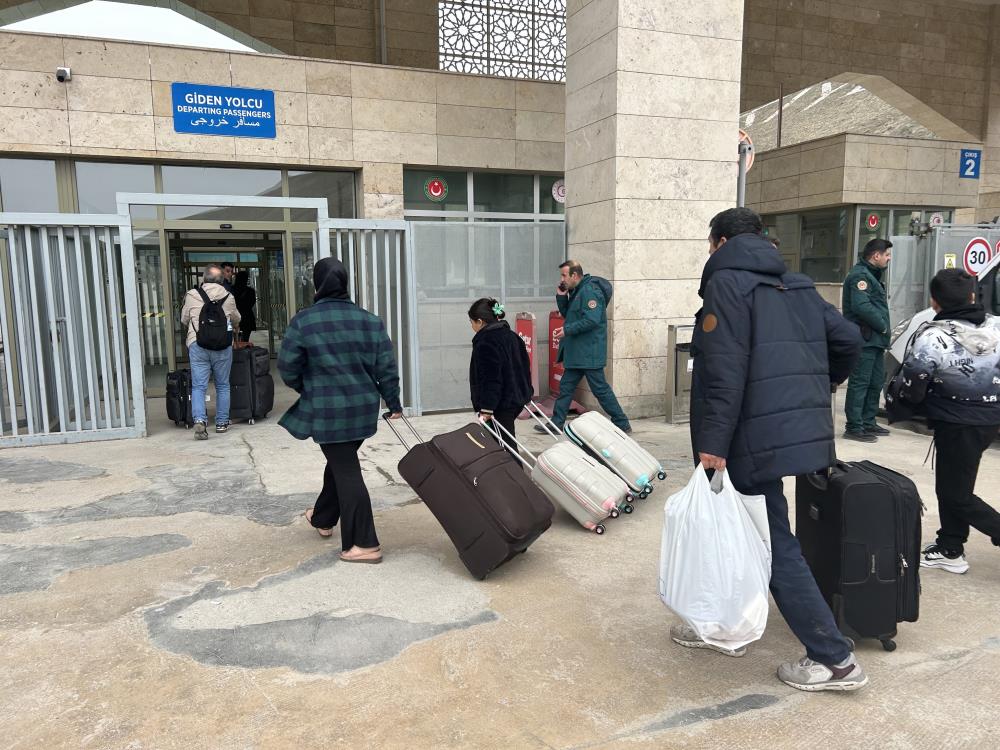Sınır kapılarında sevkiyatlar koordineli, yolcu geçişleri kontrollü sürdürülüyor