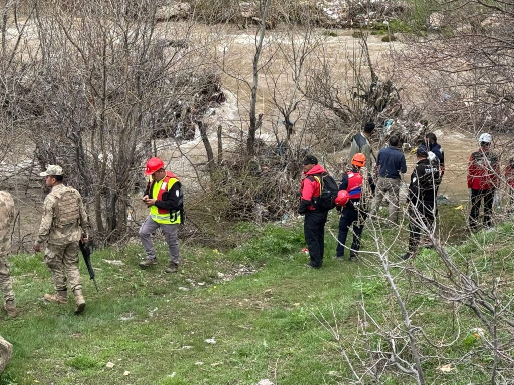 Şemdinli’de Kayıp Osman İçin Arama Kurtarma Çalışmaları Sürüyor