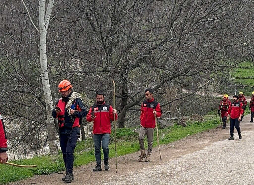 Şemdinli’de Umutlu Bekleyiş Sürüyor: Arama Çalışmaları 3. Gününde