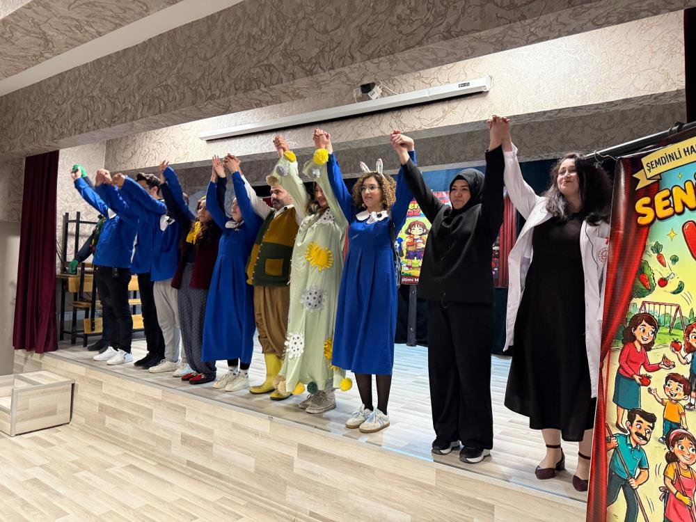 Minik kalplere tiyatro dokunuşu: “Seni Yaramaz Virüs” oyunu büyük ilgi gördü
