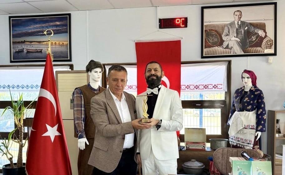 Akif Manaf’a “Evrensel Kardeşlik ve Barış Ödülü” Verildi