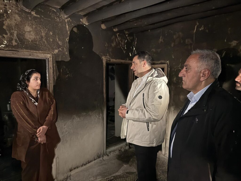Başkan Şakar’dan, Evi yanan aileye destek