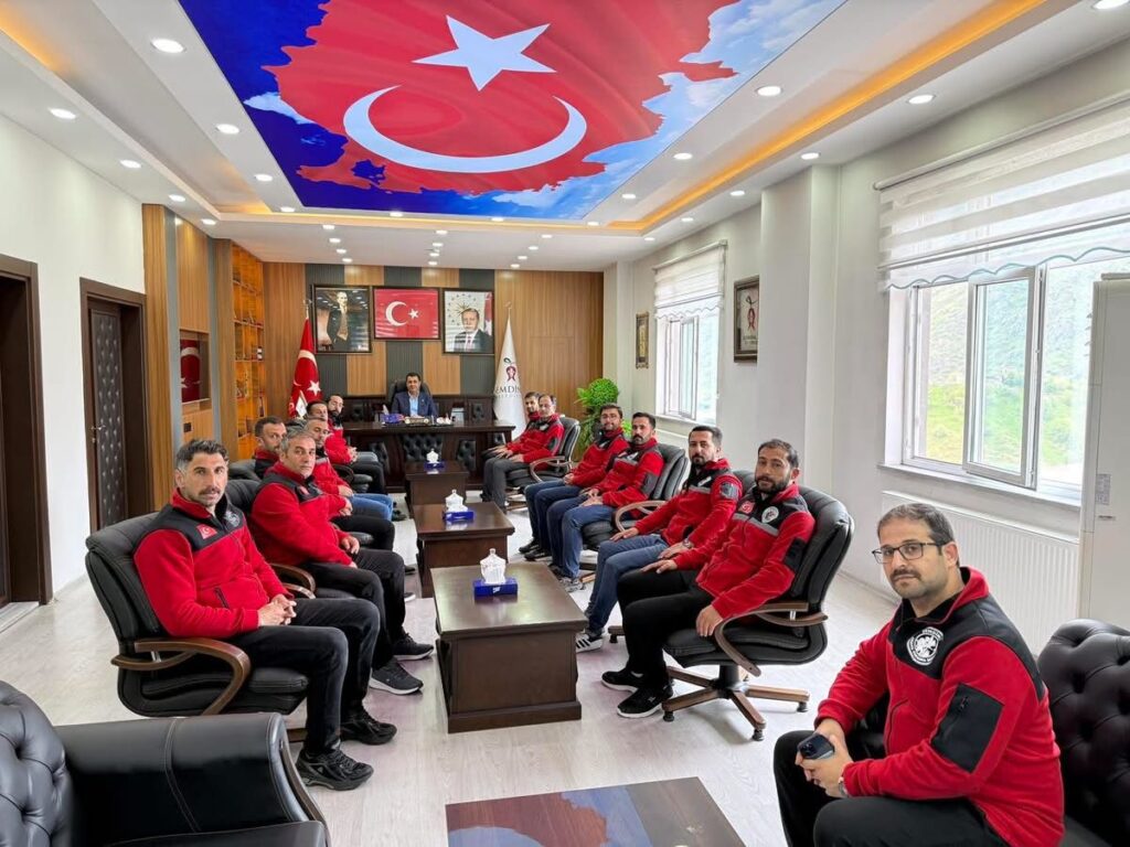 Başkan Şakar, Arama Kurtarma Gönüllülerini Makamında Kabul Etti