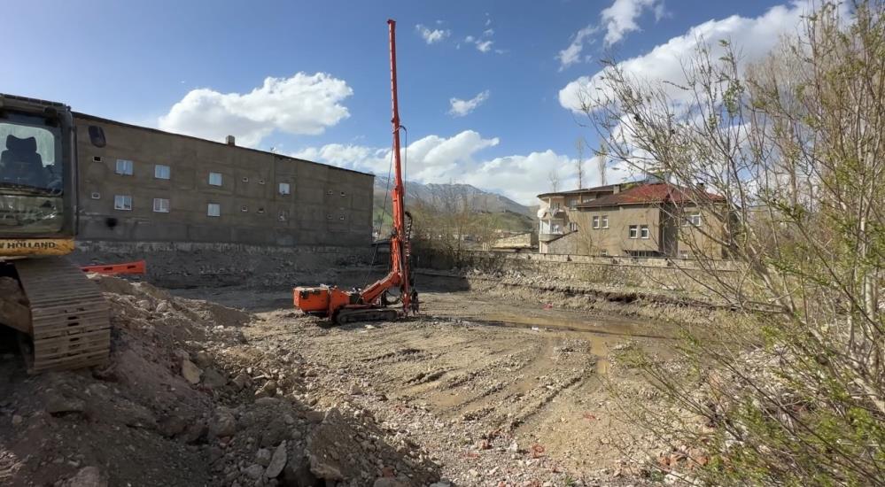 Yüksekova’da depreme dayanıksız olduğu için yıkılan okul “Jet Grout” sistemiyle yeniden yükseliyor