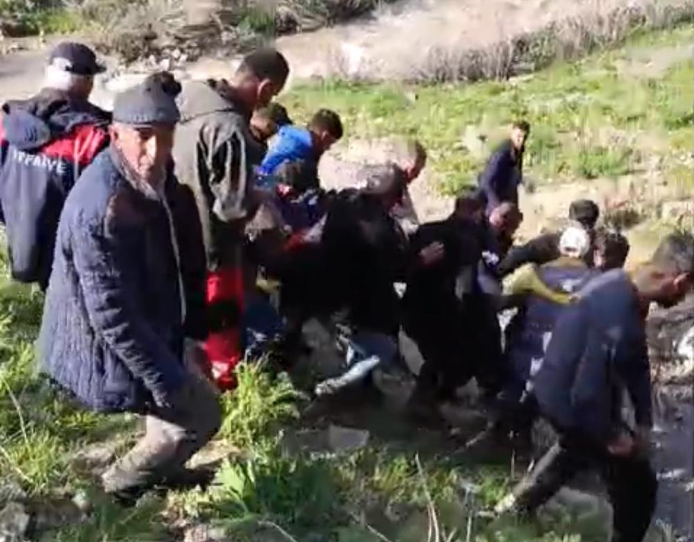 Yüksekovada’da pancar toplarken kayalıklardan düşen kadın hayatını kaybetti
