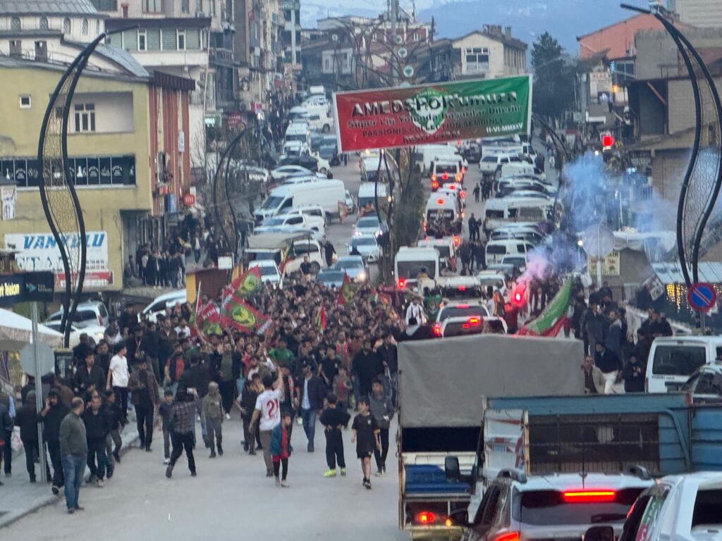 Amedspor Süper Lige yükseldi: Şemdinli’de tarihi coşku