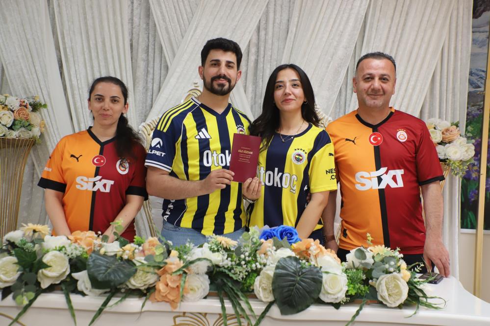 Ezeli rekabet nikah salonunda dostluğa dönüştü
