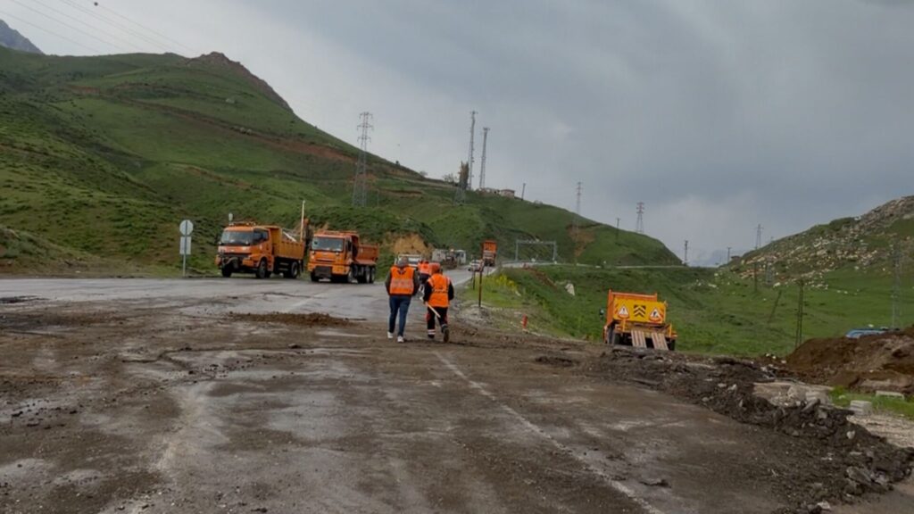 Şemdinli–Yüksekova Karayolunda İki Kontrol Noktası Kaldırıldı
