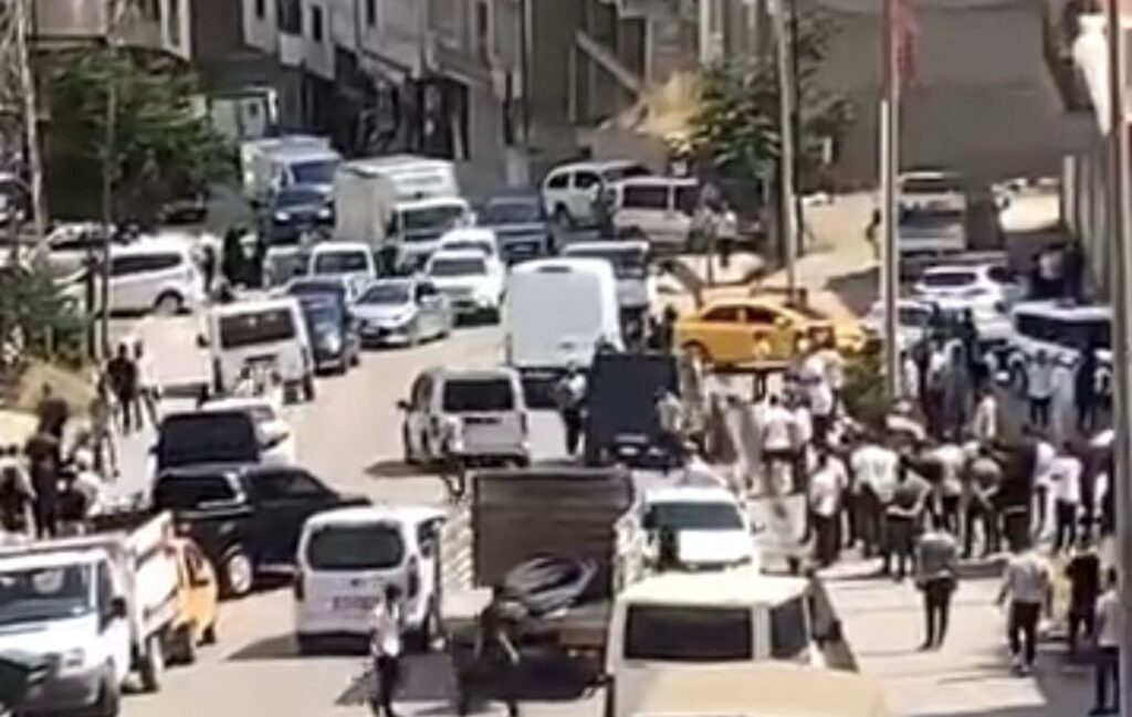 Şemdinli’de İki Grup Arasında Kavga: Silah Sesleri Paniğe Neden Oldu