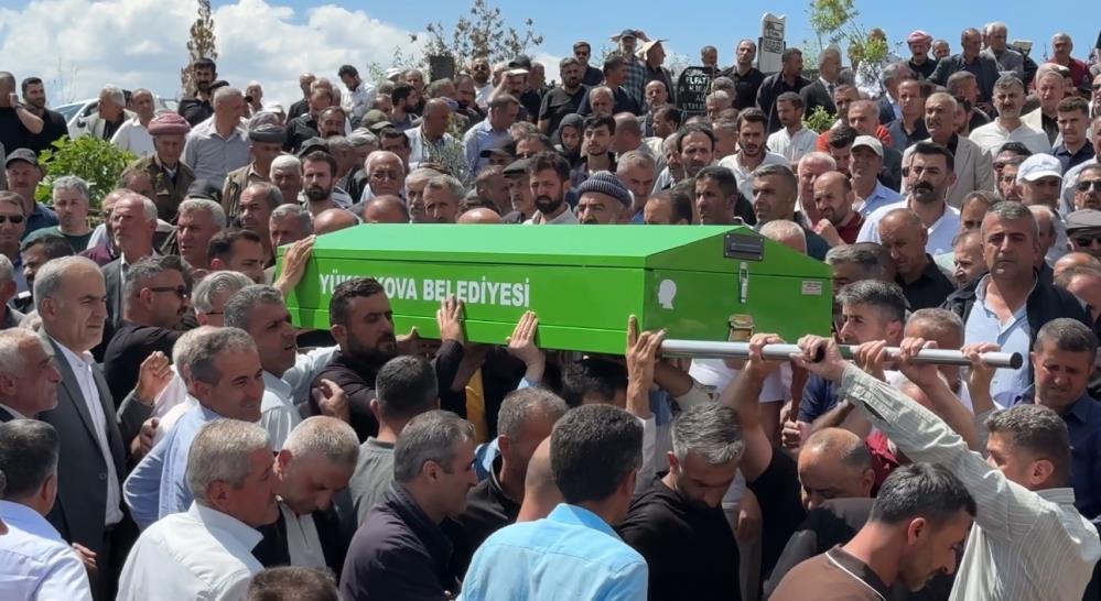 Yüksekova’daki kazada hayatını kaybedenler toprağa verildi