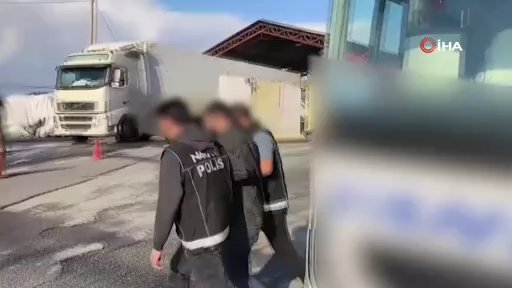 Yolcunun midesinden 62 parça uyuşturucu çıktı