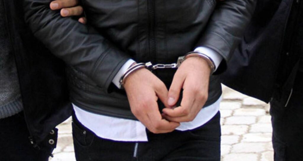 İstanbul merkezli 6 ilde ilaç stoklayıp yurtdışına satan eczacılara operasyon: 19 gözaltı