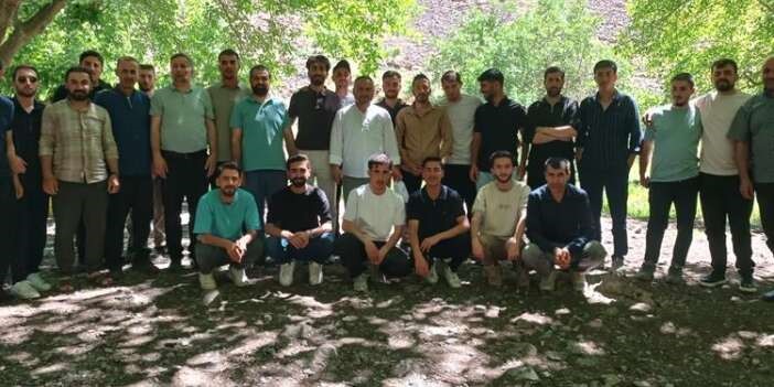 ‘Umre Ödüllü Gençlik Bilgi Yarışması’na katılan gençlere piknik sürprizi