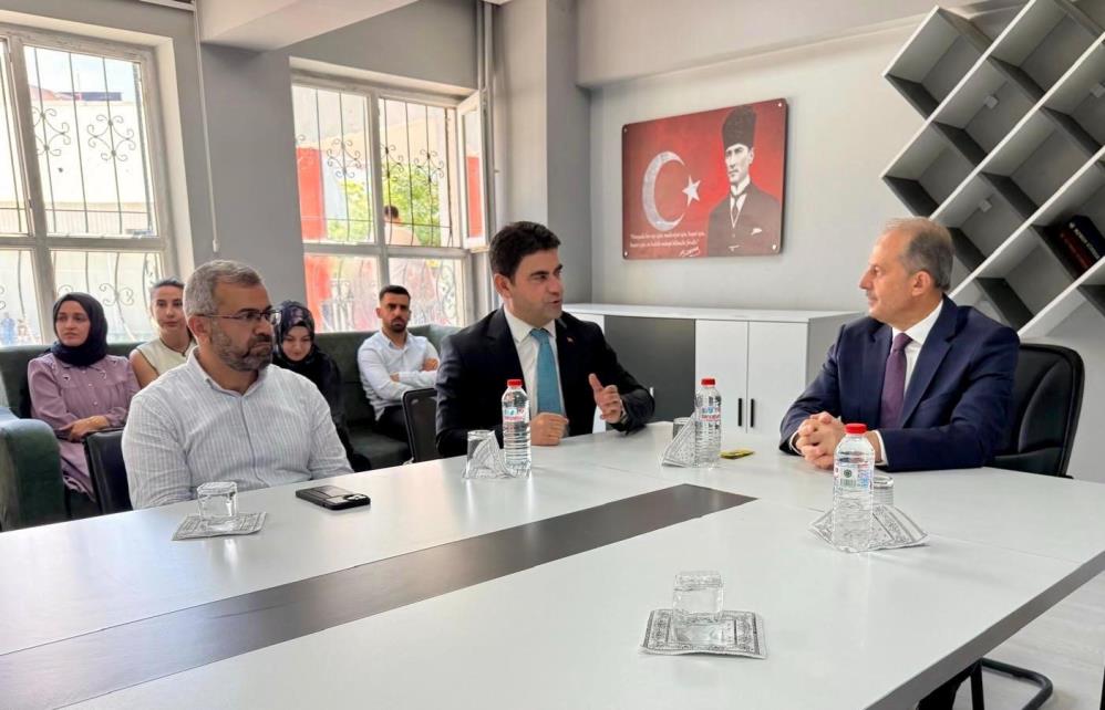 Hakkari’de 69 bin 17 öğrenci karne sevinci yaşadı